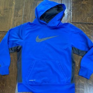 Nike therma-fit blue boys hooded sweatshirt size m